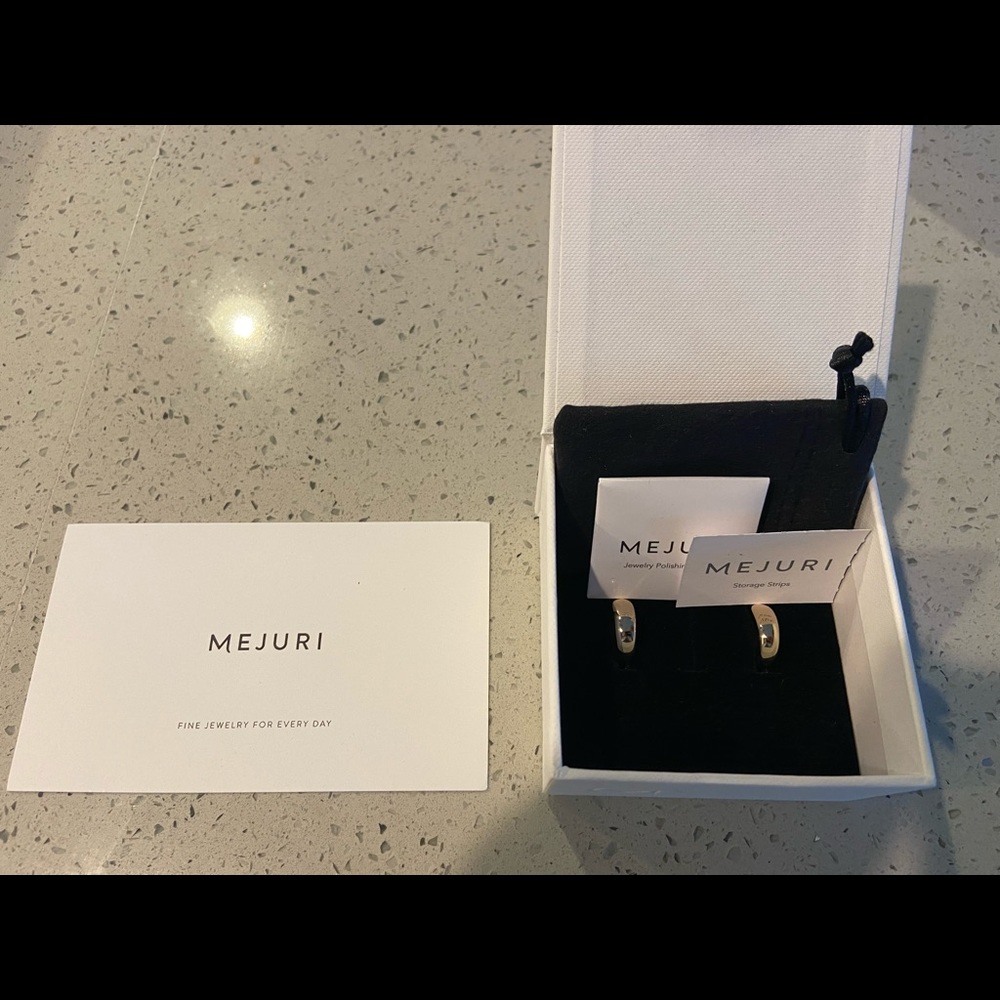 New never worn Mejuri Dôme hoops